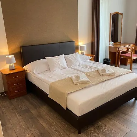 Ξενοδοχείο Aqua 3*